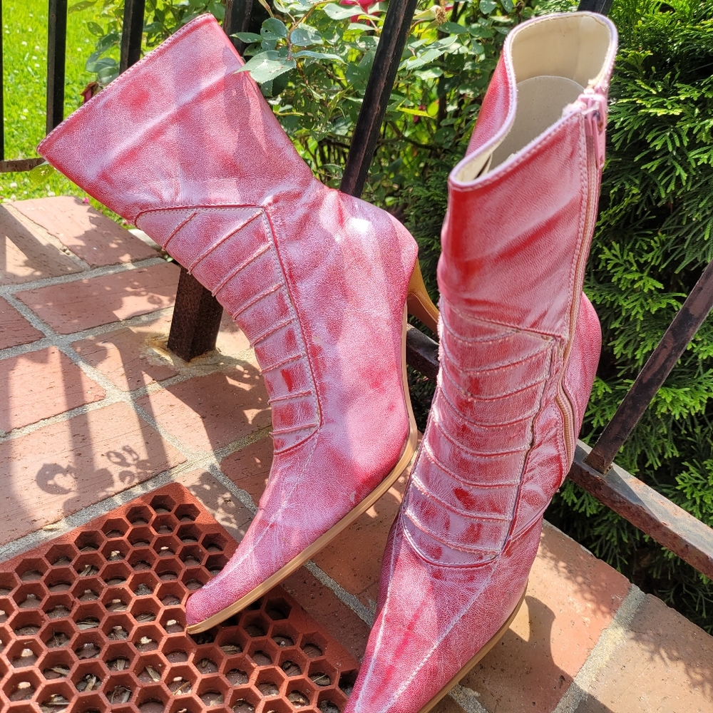 Pierre Dumas size 10 distressed red boots